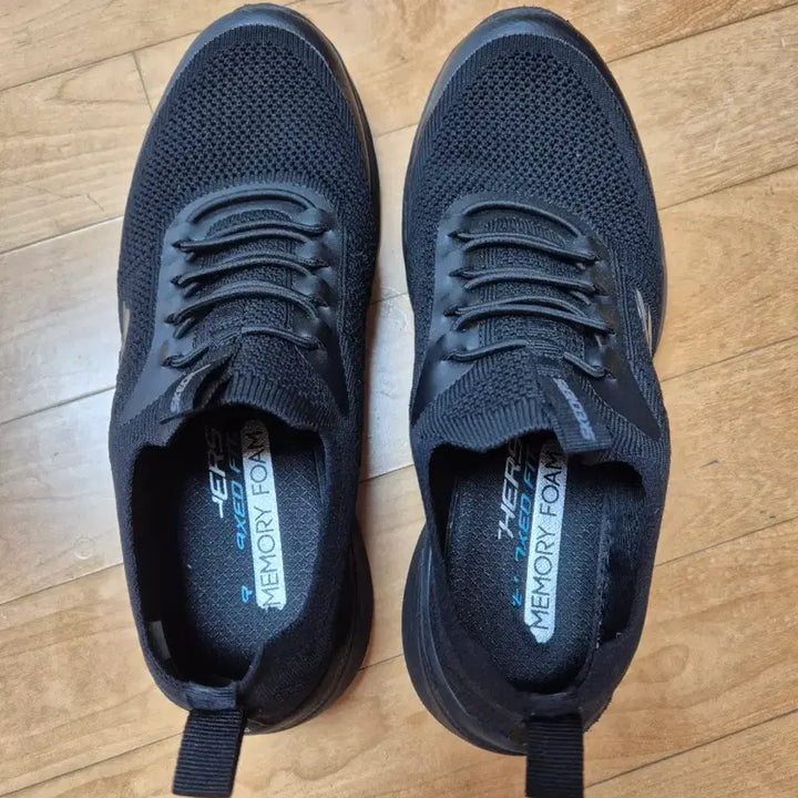 [SOLD OUT] 스케쳐스 블랙 메모리폼 운동화 270