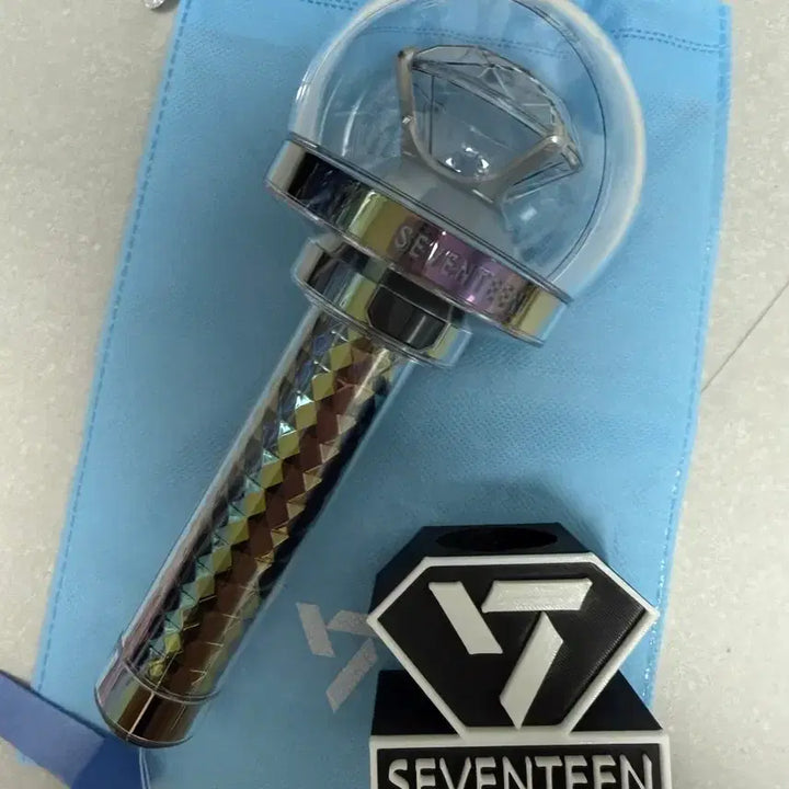 [BUNJANG] Seventeen Carat Bong Lightstick + Stand / 세븐틴 캐럿봉 응원봉+스탠드 판매