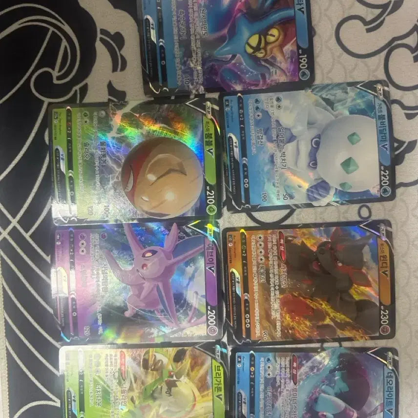 [BUNJANG] Pokemon Card Bundle - Featuring AmstarV, GariibidarmaV, HasseuwindyV, NeonraiteV, TisshibongbeulV, EeveeV, BrigaronV / 포켓몬카드