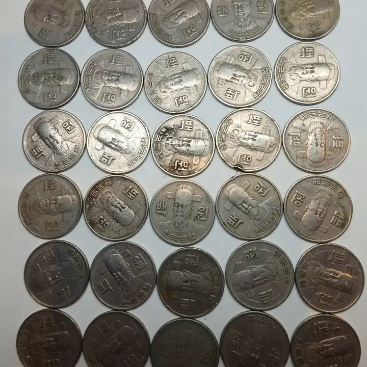 [BUNJANG] 1972 100 Won Coin Bundle (30 pcs) / 100원 동전 1972년 30개 일괄