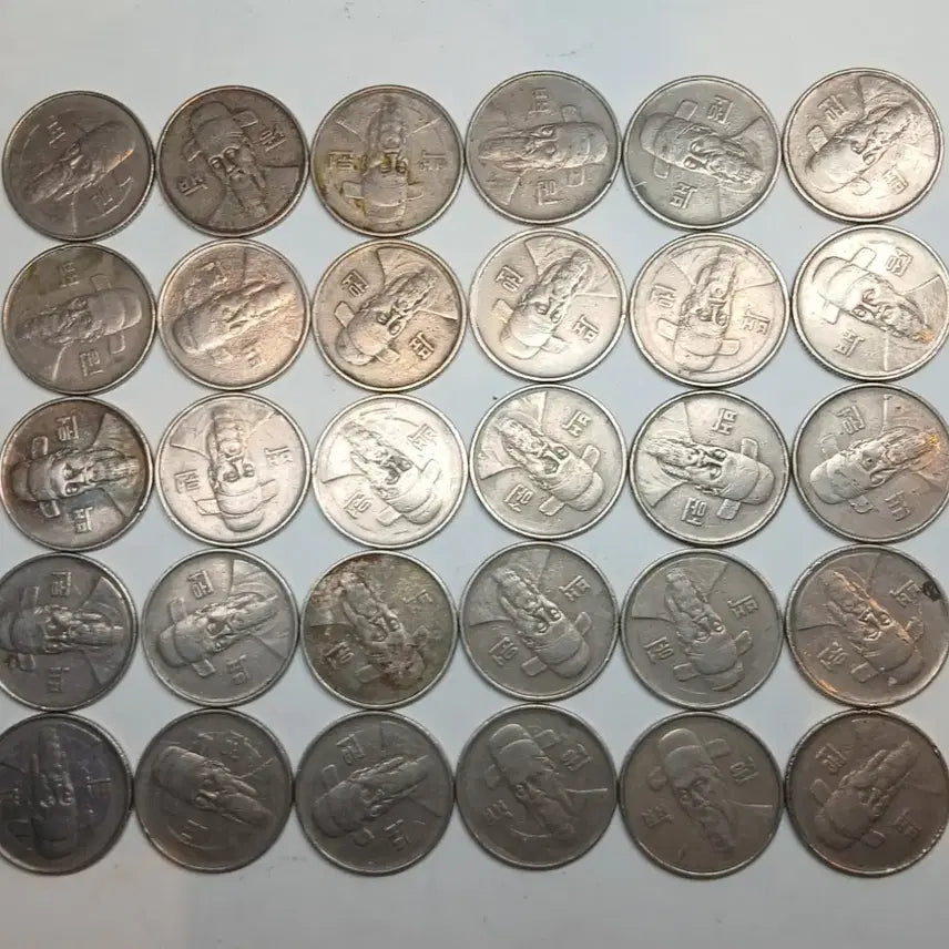 [BUNJANG] 1985 South Korean 100 Won Coins (30 pcs) / 100원 동전 1985년 30개
