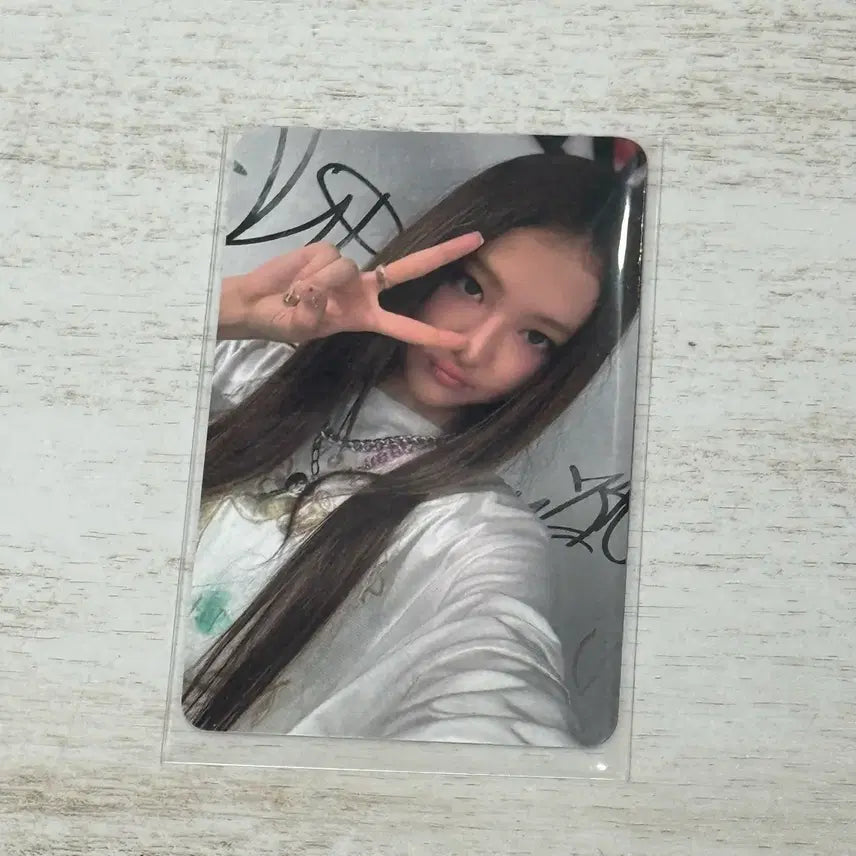 [BUNJANG] Miyawaki Sakura Debut Album Ella Photocard / 미야오 데뷔앨범 엘라 공방 포카