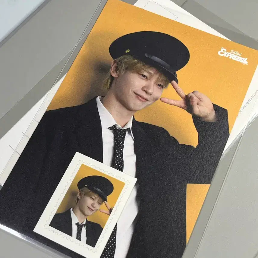 [BUNJANG] Lucy The Hyundai Pop-up Shin Yechan Postcard Stamp Set / 루시 더현대 팝업 신예찬 엽서 우표 세트 양도