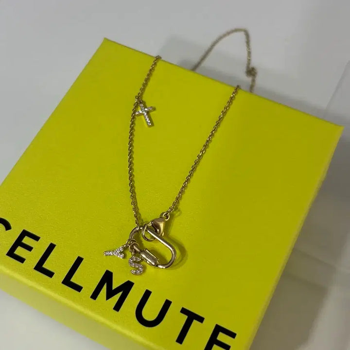 [BUNJANG] Selmute Cross Cubic Initial Necklace / 셀뮤트 십자가 큐빅 이니셜 목걸이
