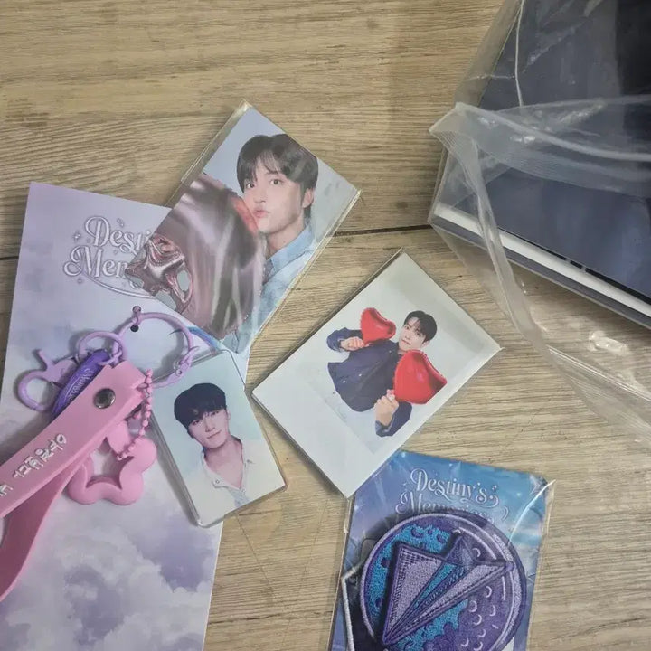 [BUNJANG] ATEEZ Destiny Memories Exhibition Official Goods Bundle Set with Hooded T-shirt / 에이티즈 데스티니 메모리즈 굿즈+후드티 세트