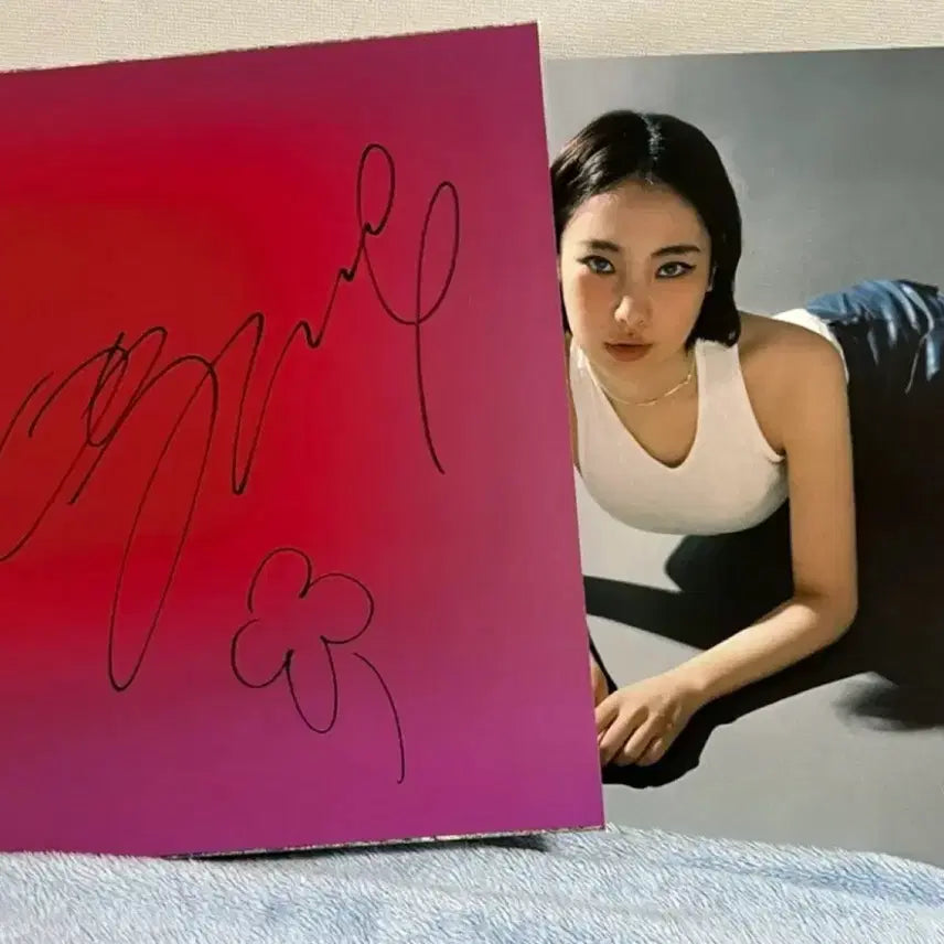 [BUNJANG] Yura YOURA Gaussian Signed LP / 유라 YOURA 가우시안 앨범 친필 싸인반 LP 엘피