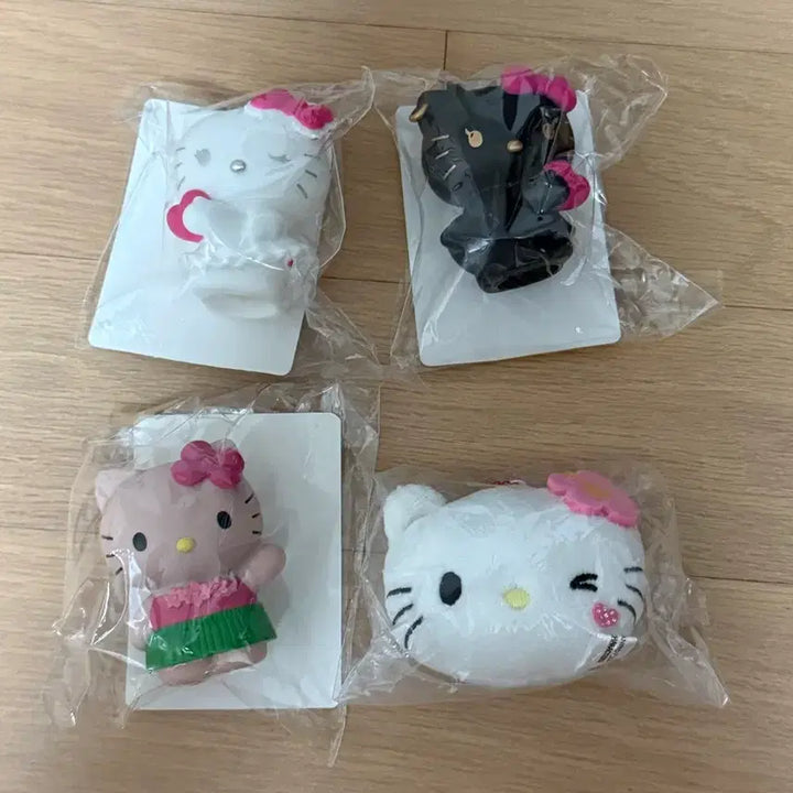 [BUNJANG] Hello Kitty Mascots Bundle Set (Tanning, Angel, Devil) / [일괄] 키티 마스코트 피규어 손가락인형 태닝키티 천사 악마