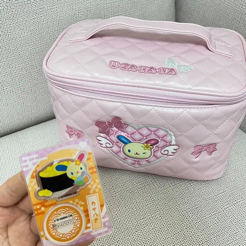[BUNJANG] Sanrio Usahana Vanity Pouch Bag + Acrylic Stand Bundle / 산리오 우사하나 베니티 버니티 파우치 백 + 아크릴 스탠드