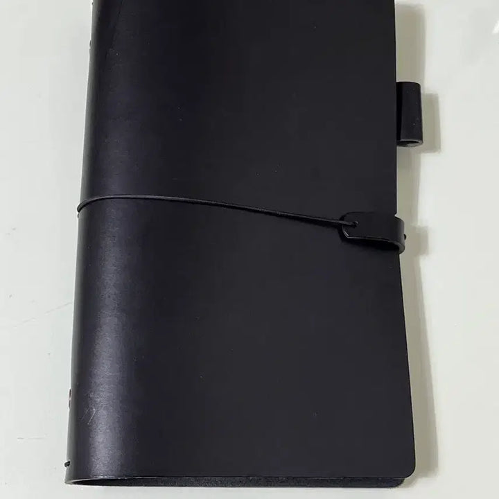 [SOLD OUT] 헤비츠 스트링 노트 커버 라지 블랙