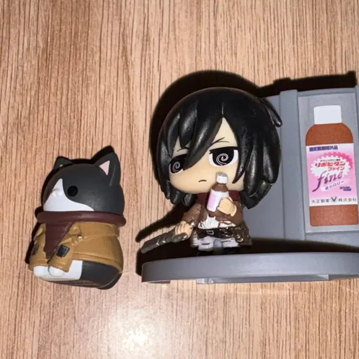 [BUNJANG] Attack on Titan Mikasa Cat Megacat Gacha Figure / 진격의 거인 진격거 미카사 고양이 메가캣 네코 가챠 피규어
