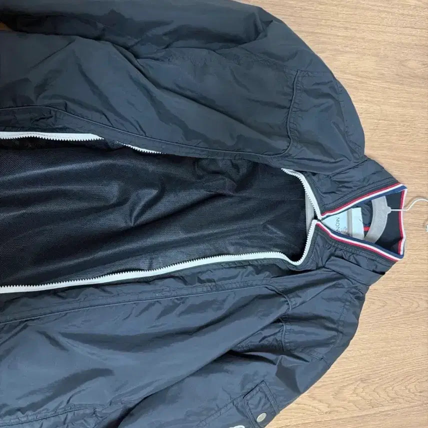 [SOLD OUT] 몽클레어 바람막이