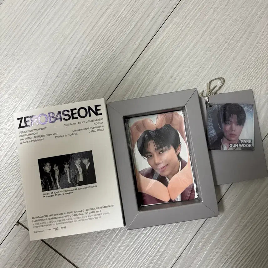 [BUNJANG] ZEROBASEONE Park Gunwook Lenticular Keyring Album Set / 제베원 렌티큘러 키링 앨범 박건욱 set