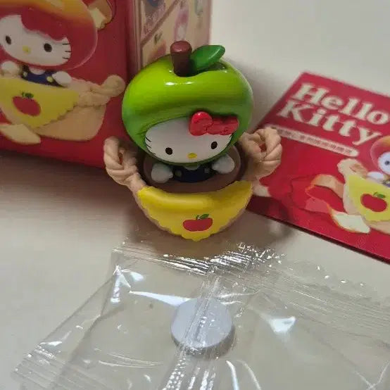 [BUNJANG] Hello Kitty Apple Edition Dashboard Figure Set (2 Pieces) / [2개세트] 헬로키티 사과에디션 대시보드 피규어 개봉/미개봉