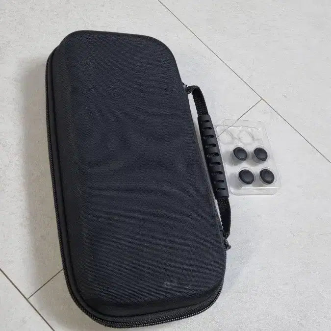 [BUNJANG] Nintendo Switch OLED Model (White) with Case and Joy-Con Caps / 닌텐도 OLED(화이트, 케이스, 조이스틱 캡 드림)