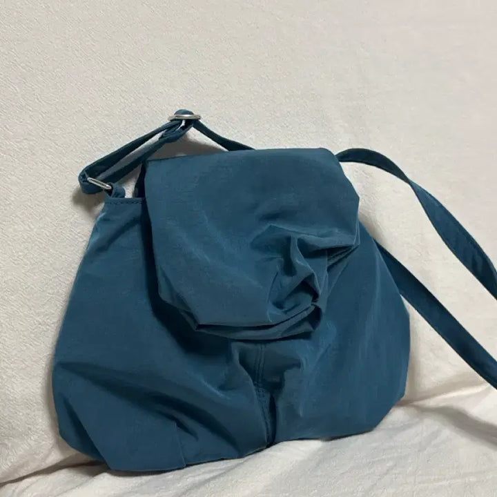 [SOLD OUT] 아코크 블루밍 크로스백 딥 블루
