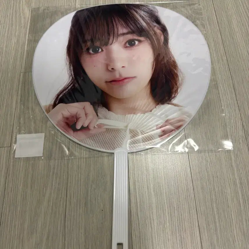 [BUNJANG] QWER World Tour Japan MD Seyeon Uchiwa / QWER 월드투어 일본 MD 시연 우치와 판매합니다