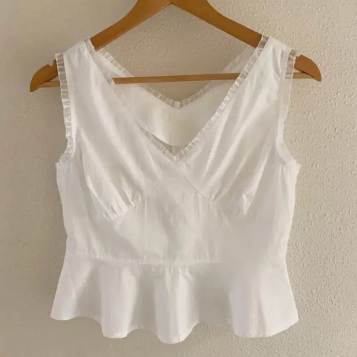 [SOLD OUT] 오브던 오드리 플레어 나시 블라우스