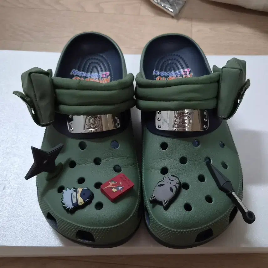[SOLD OUT] 크록스 나루토 카카시 클로그 290