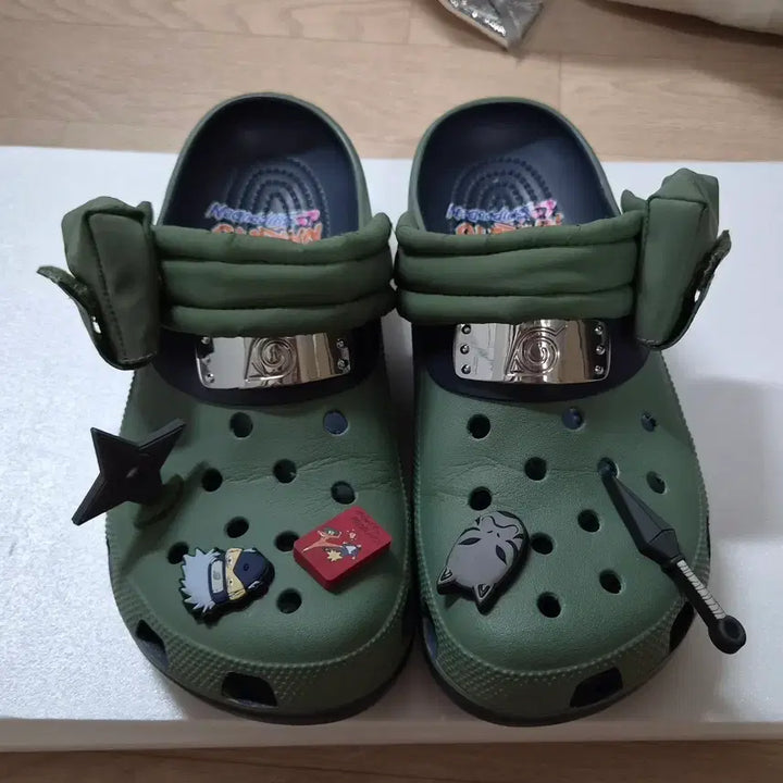 [SOLD OUT] 크록스 나루토 카카시 클로그 290