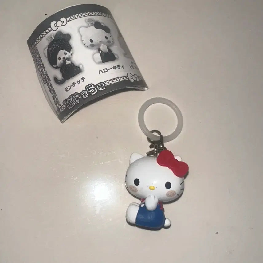 [BUNJANG] Hello Kitty x Monchhichi Collaboration Gacha Figure / 키티X몬치치 콜라보 가챠