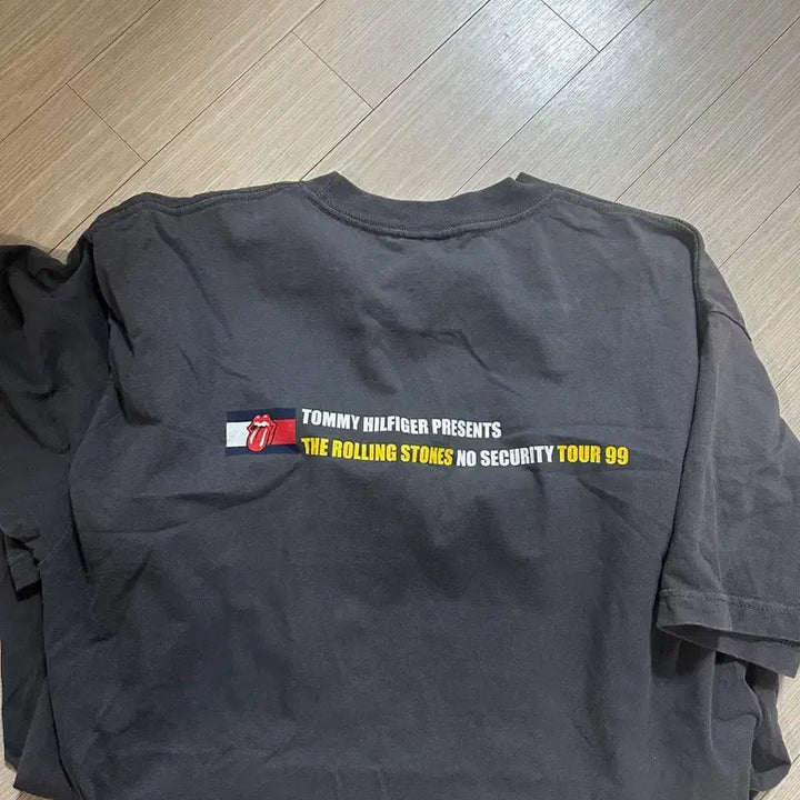 [SOLD OUT] 타미힐피거 롤링스톤즈 노 시큐리티 투어 99 빈티지 티