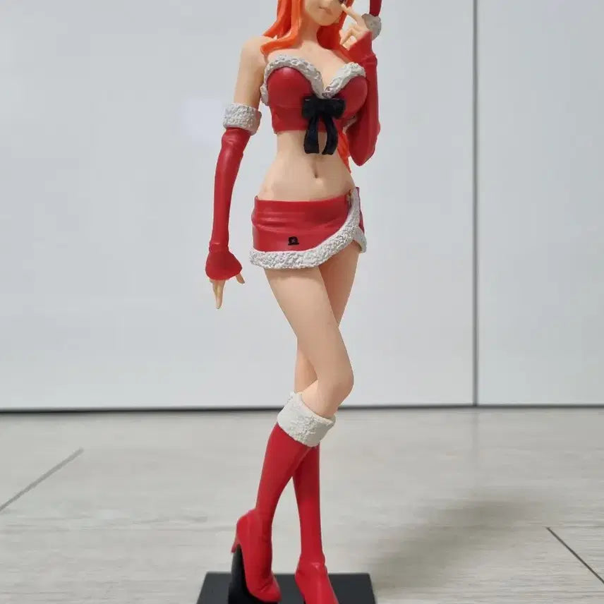 [BUNJANG] One Piece Glitter &amp; Glamours Nami Christmas Red Version Figure / 원피스 G&amp;G(GLITTER &amp; GLAMOURS) 나미 크리스마스 레드