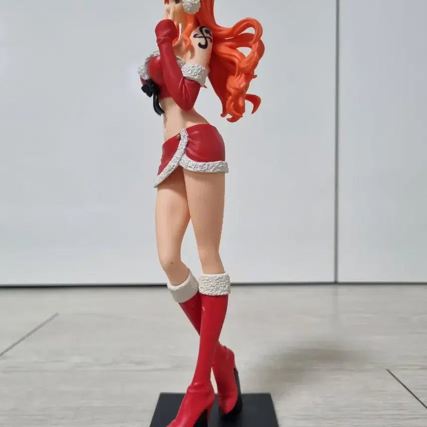 [BUNJANG] One Piece Glitter &amp; Glamours Nami Christmas Red Version Figure / 원피스 G&amp;G(GLITTER &amp; GLAMOURS) 나미 크리스마스 레드