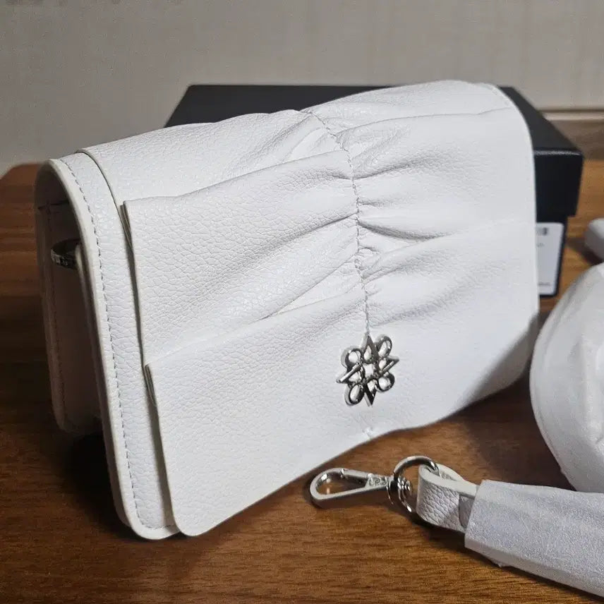 [SOLD OUT] 세인트앤드류스 화이트 볼파우치겸용 미니백