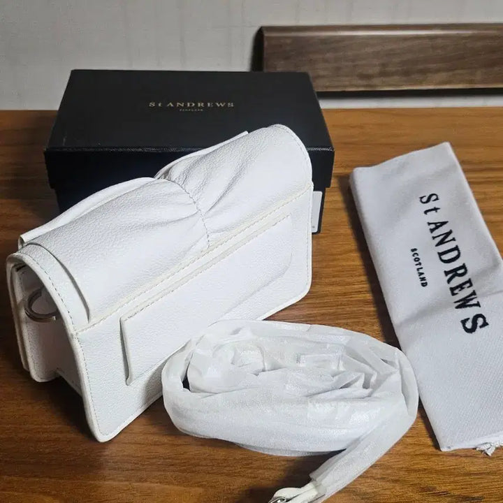 [SOLD OUT] 세인트앤드류스 화이트 볼파우치겸용 미니백