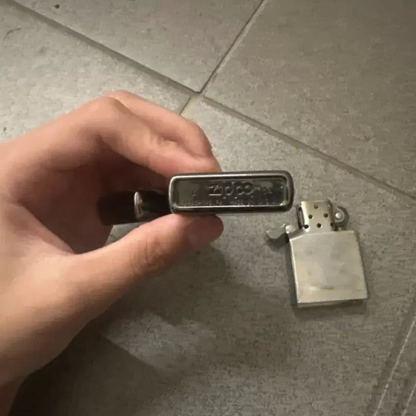 [BUNJANG] Marilyn Monroe Cherry Red Zippo Lighter 2003 / 마릴린먼로 체리레드 2003 지포