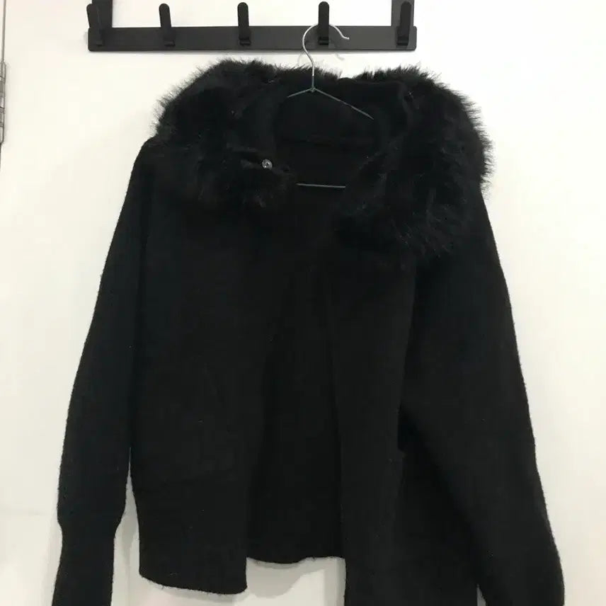[BUNJANG] Black Fur Collar Knit Cardigan / 블랙 퍼 카라 니트 가디건