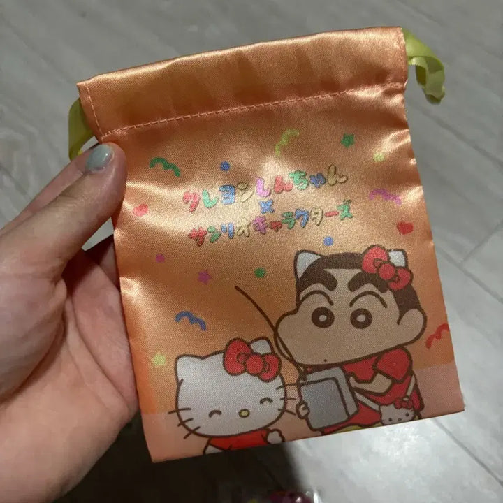 [BUNJANG] Crayon Shin-chan x Hello Kitty Collaboration Drawstring Pouch / 짱구 키티 콜라보 복조리개 파우치