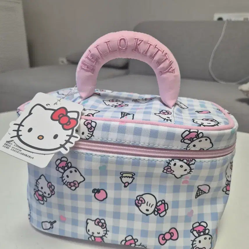 [SOLD OUT] 헬로키티 체크 패턴 파우치