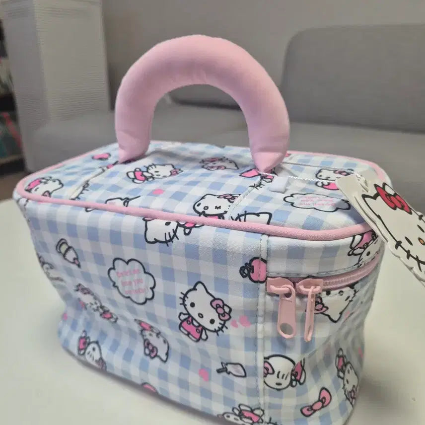 [SOLD OUT] 헬로키티 체크 패턴 파우치