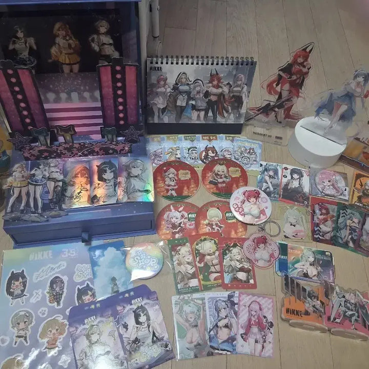 [BUNJANG] Goddess of Victory: NIKKE Merchandise Set - Calendar, Acrylic Stand, Cards, Stickers, Desk Mat / 승리의 여신: 니케 굿즈 세트 캘린더/아크릴 스탠드/카드/스티커 일괄판매