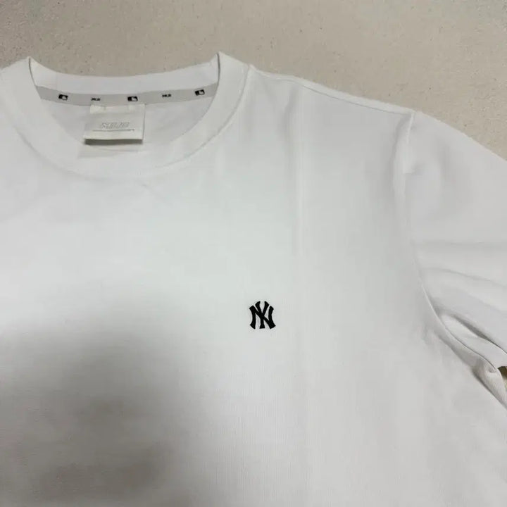 [SOLD OUT] 엠엘비 MLB 스몰로고 자수 반팔티