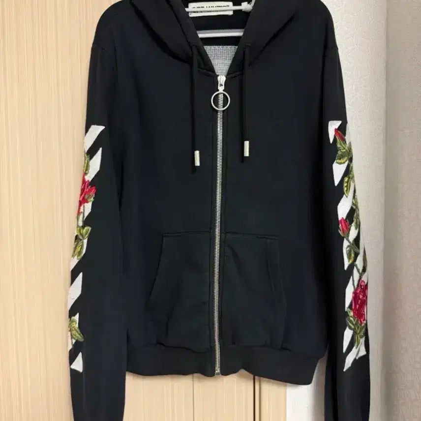 [SOLD OUT] 오프화이트 장미 자수 후드집업
