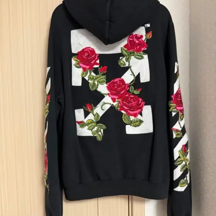 [SOLD OUT] 오프화이트 장미 자수 후드집업