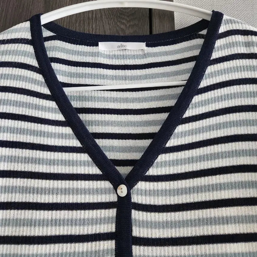 [SOLD OUT] 새상품급) 이랜드 알토 스트라이프 니트 가디건 F (66~77)