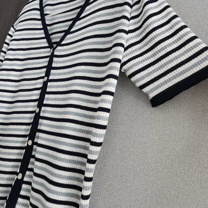 [SOLD OUT] 새상품급) 이랜드 알토 스트라이프 니트 가디건 F (66~77)