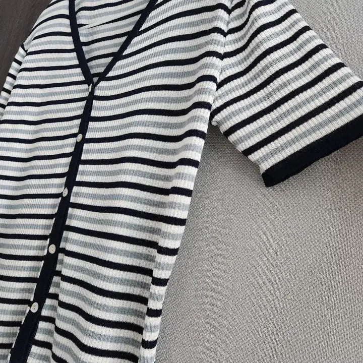[SOLD OUT] 새상품급) 이랜드 알토 스트라이프 니트 가디건 F (66~77)