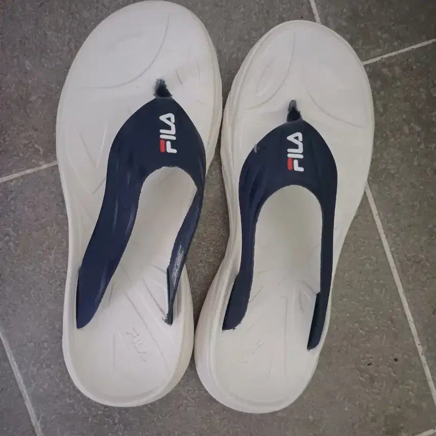 [SOLD OUT] 휠라 쪼리 슬리퍼 260(1회착용)