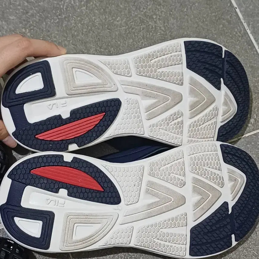 [SOLD OUT] 휠라 쪼리 슬리퍼 260(1회착용)