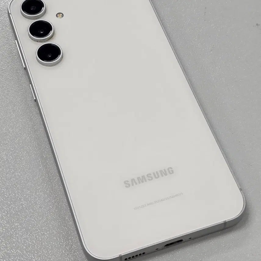 [SOLD OUT] [01526] 당일발송 갤럭시S23 256GB 화이트 배터리 가성비 특S