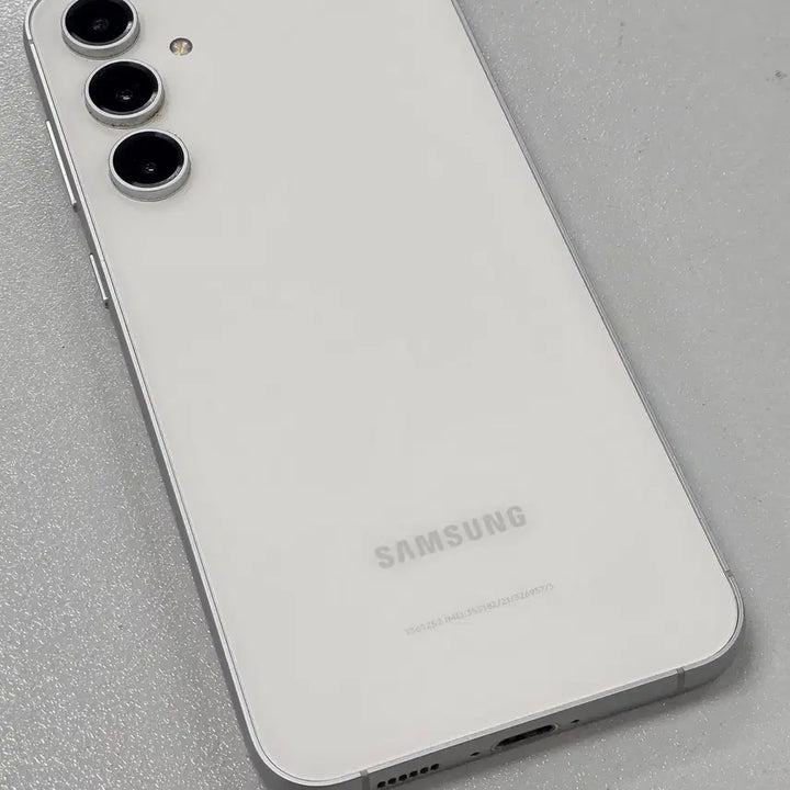 [SOLD OUT] [01526] 당일발송 갤럭시S23 256GB 화이트 배터리 가성비 특S