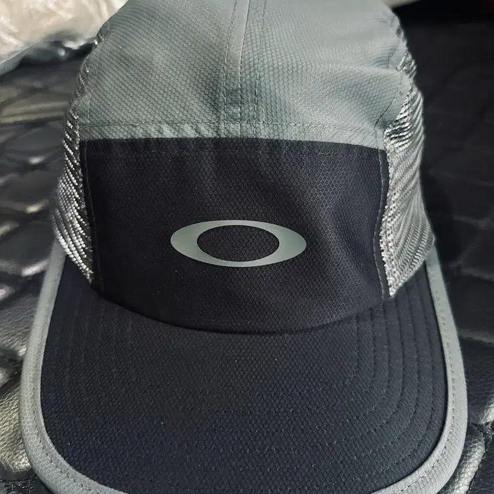 [BUNJANG] Oakley Latitude Arc Cap Blackout / 오클리 래티튜드 아크 캡 블랙아웃 판매 합니다