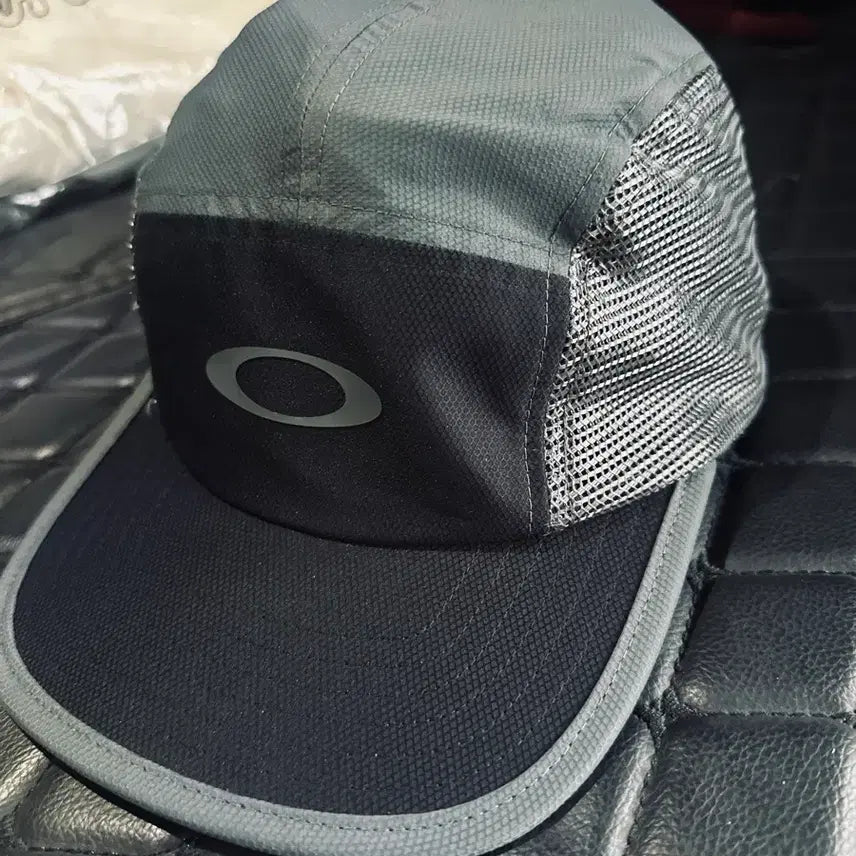 [BUNJANG] Oakley Latitude Arc Cap Blackout / 오클리 래티튜드 아크 캡 블랙아웃 판매 합니다