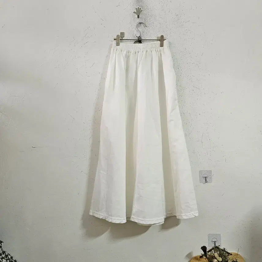 [BUNJANG] Long Flare Skirt White / 롱 플레어 스커트 화이트