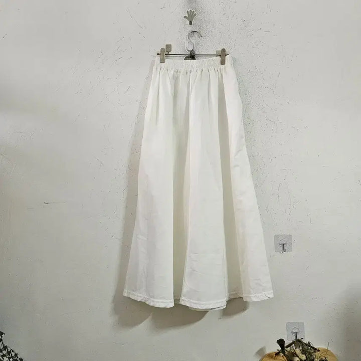 [BUNJANG] Long Flare Skirt White / 롱 플레어 스커트 화이트