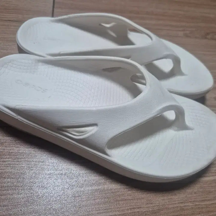 [BUNJANG] OOFOS Size 250 / 우포스 250